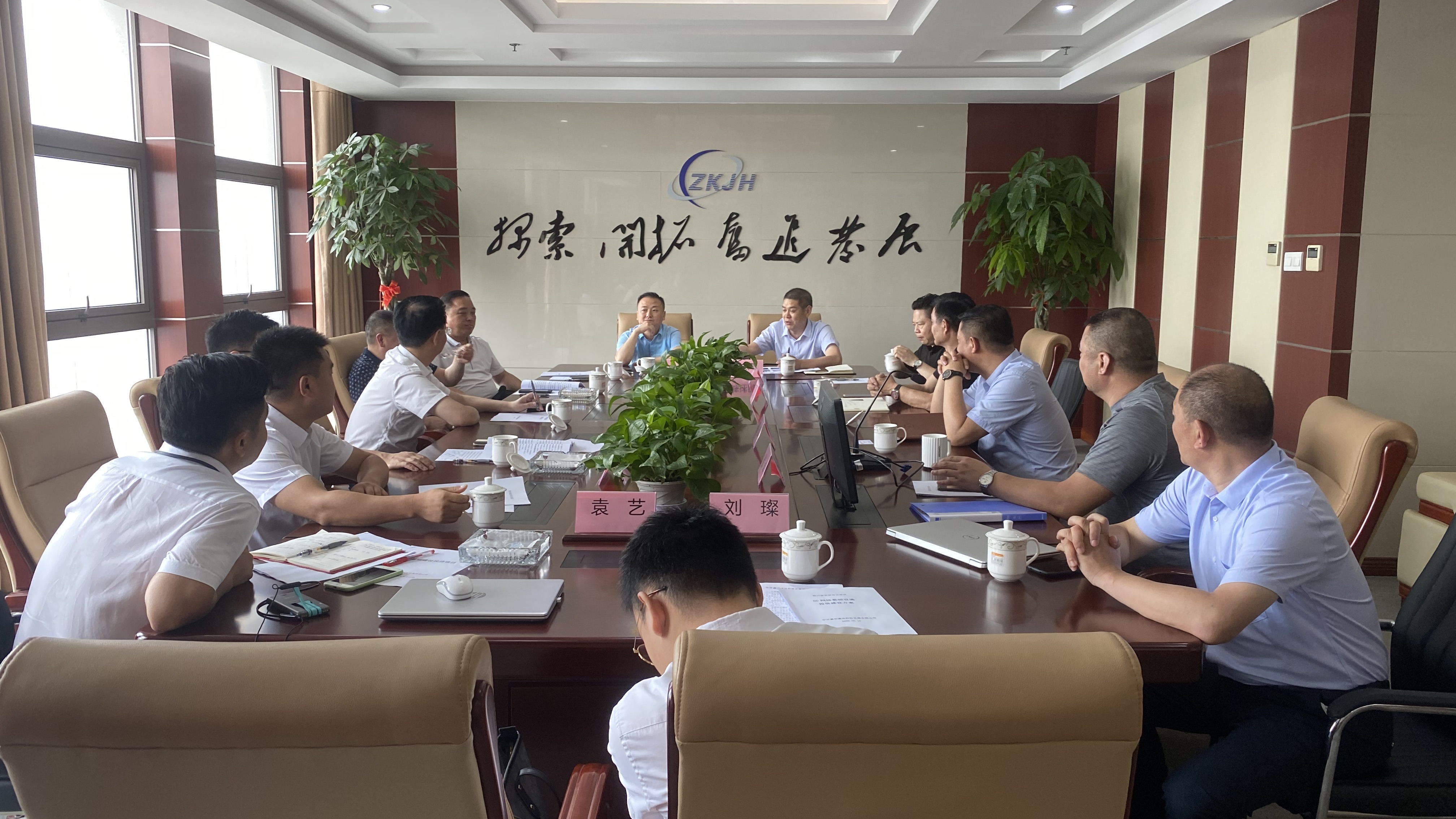 四川省自(zì)貢市(shì)大(dà)安區(qū)區(qū)委書(shū)記等領導一(yī)行(xíng)莅臨指導